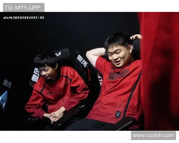 赛后复盘：探讨FPX与WE在比赛中的灵活战术与应变能力