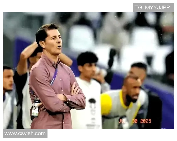 热衷于媒体曝光与话题制造的足球明星们的光鲜背后